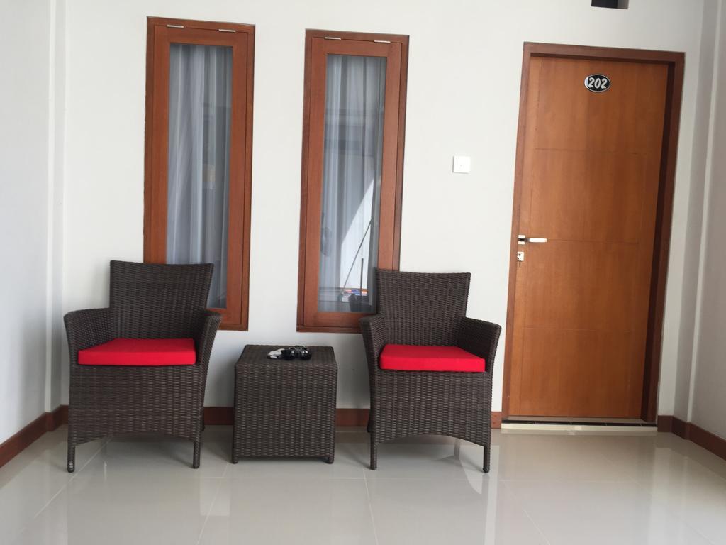 Tom Guest House Легиан Экстерьер фото