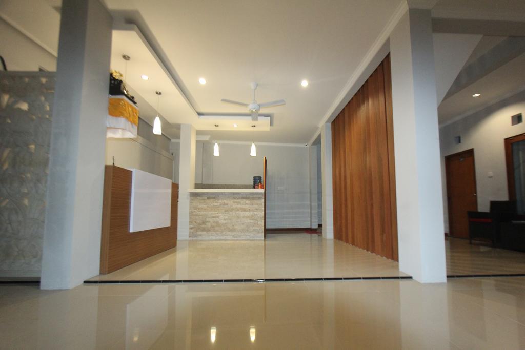 Tom Guest House Легиан Экстерьер фото