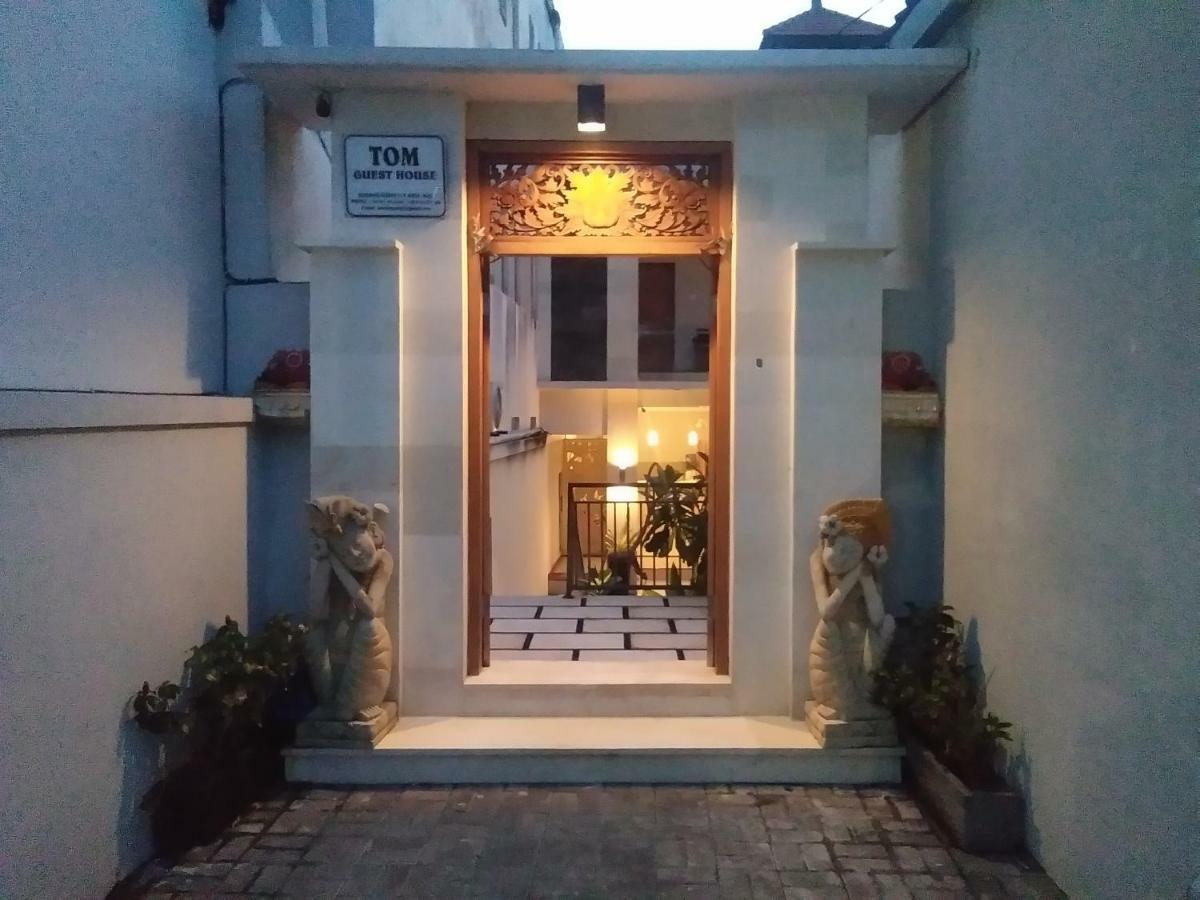 Tom Guest House Легиан Экстерьер фото