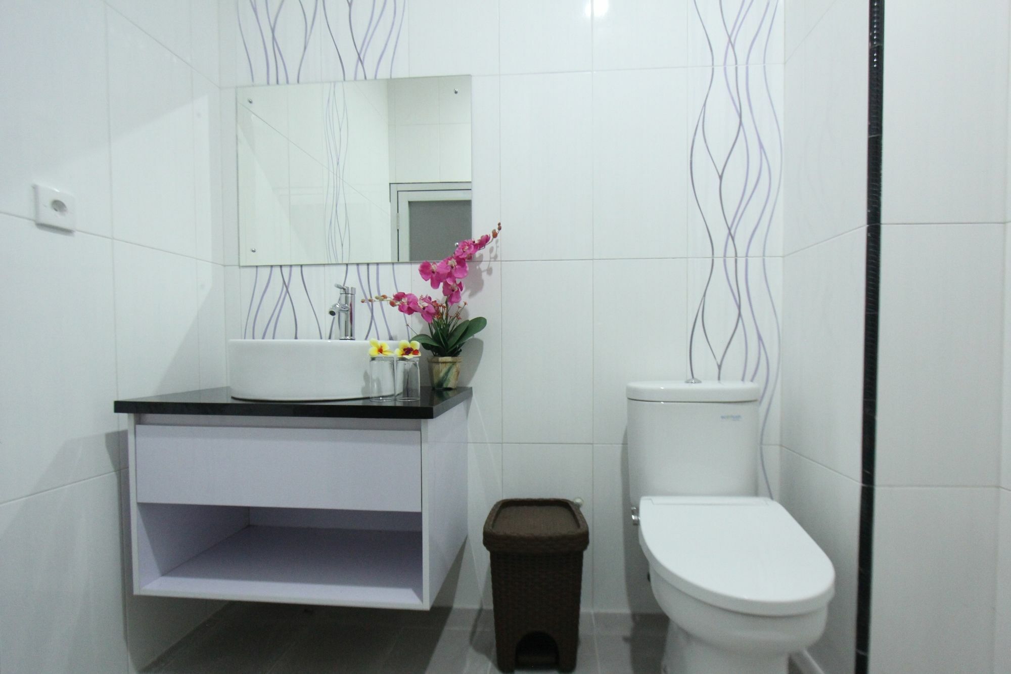 Tom Guest House Легиан Экстерьер фото