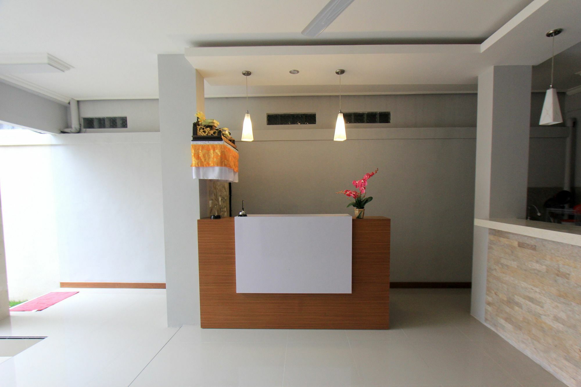 Tom Guest House Легиан Экстерьер фото