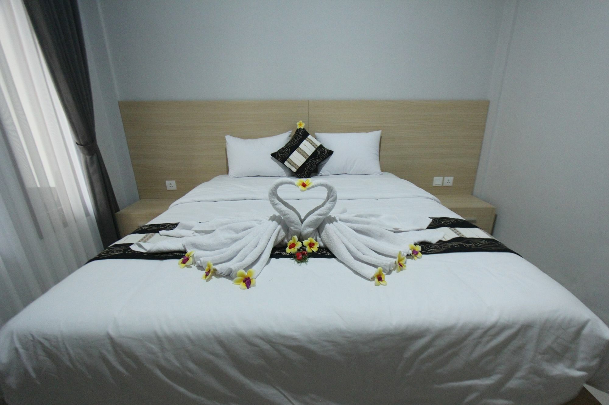 Tom Guest House Легиан Экстерьер фото