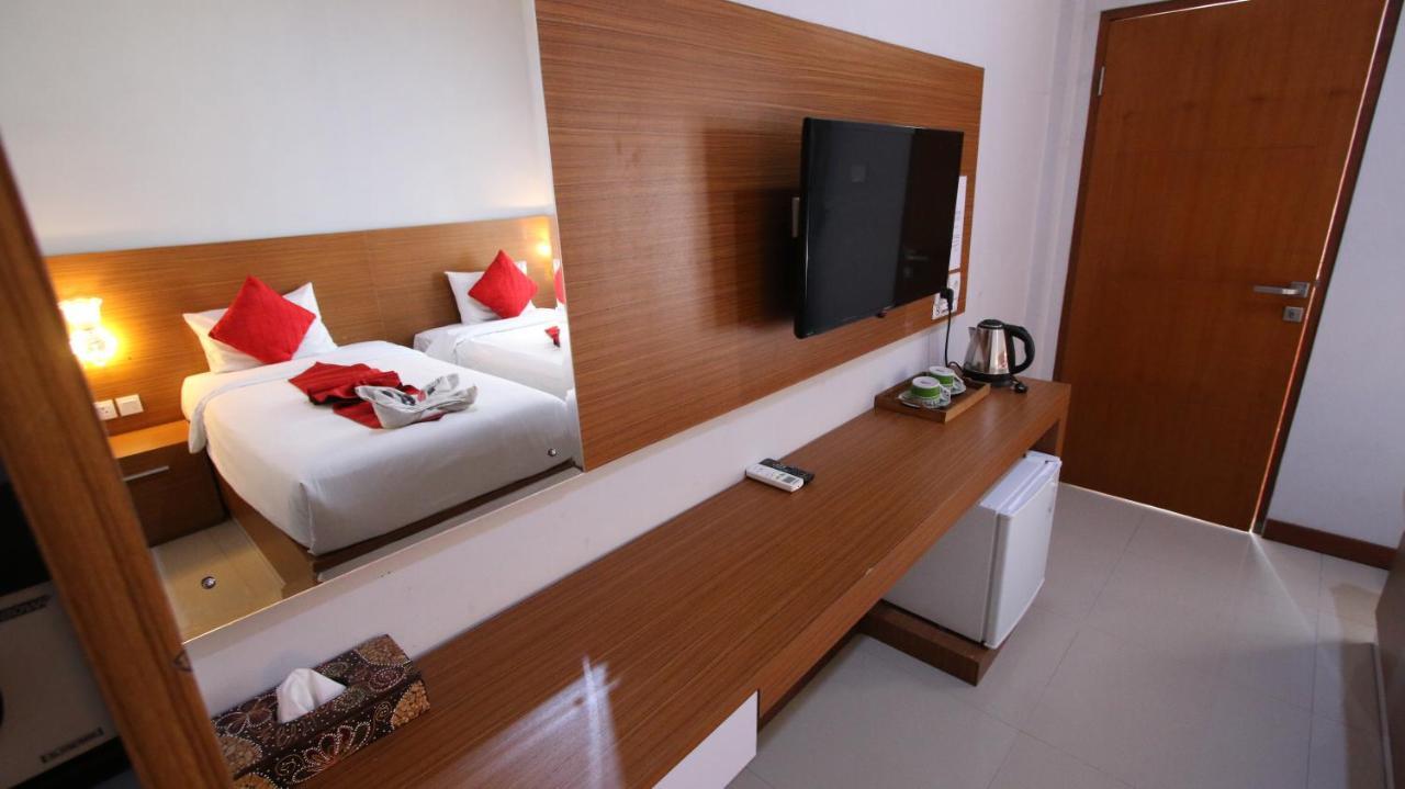 Tom Guest House Легиан Экстерьер фото