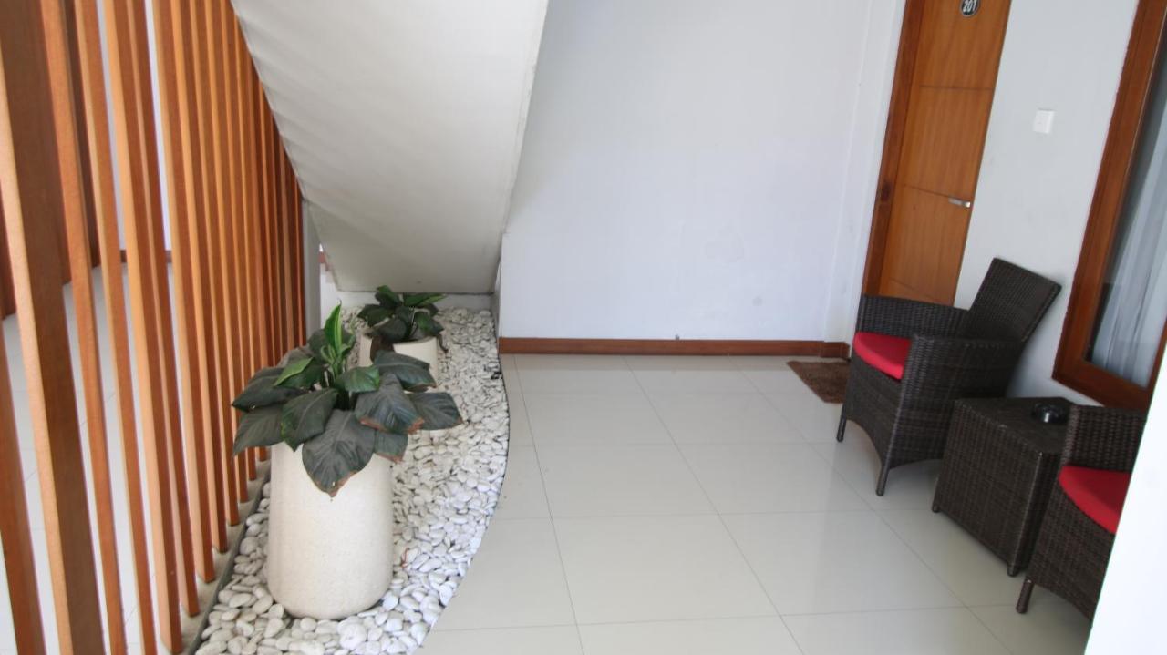 Tom Guest House Легиан Экстерьер фото